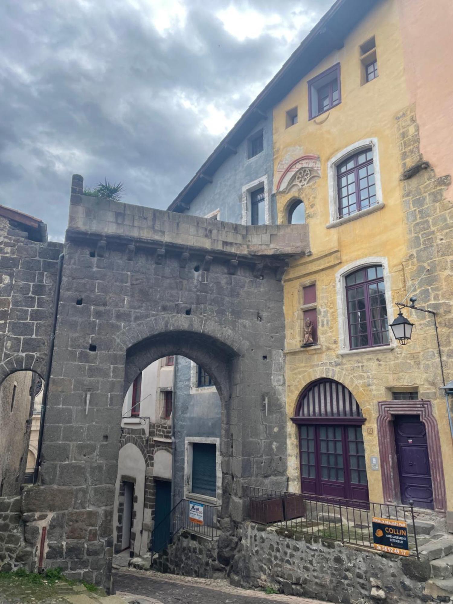 Aux Portes Du Mont Anis Le Puy-en-Velay Extérieur photo