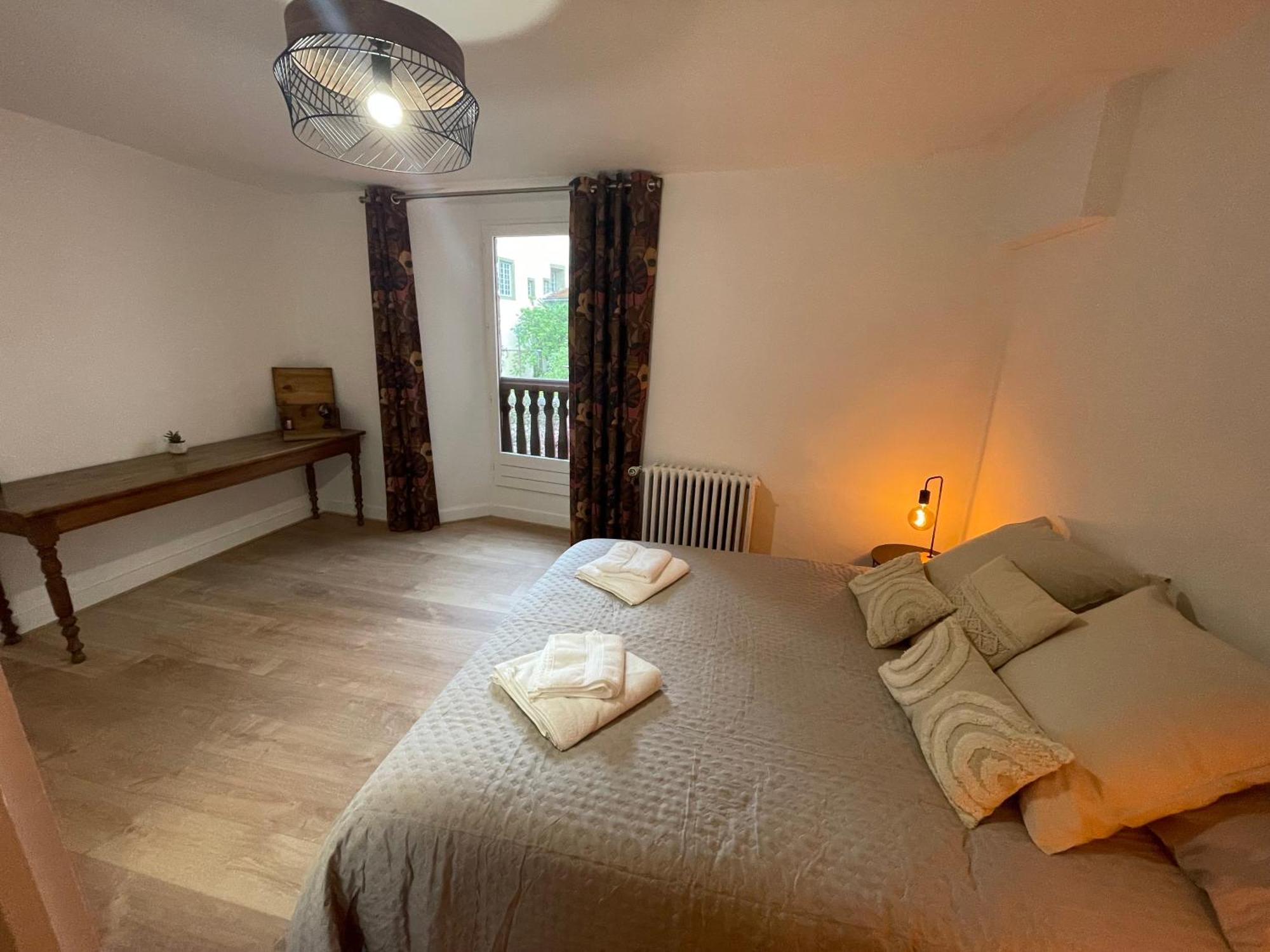 Aux Portes Du Mont Anis Le Puy-en-Velay Chambre photo