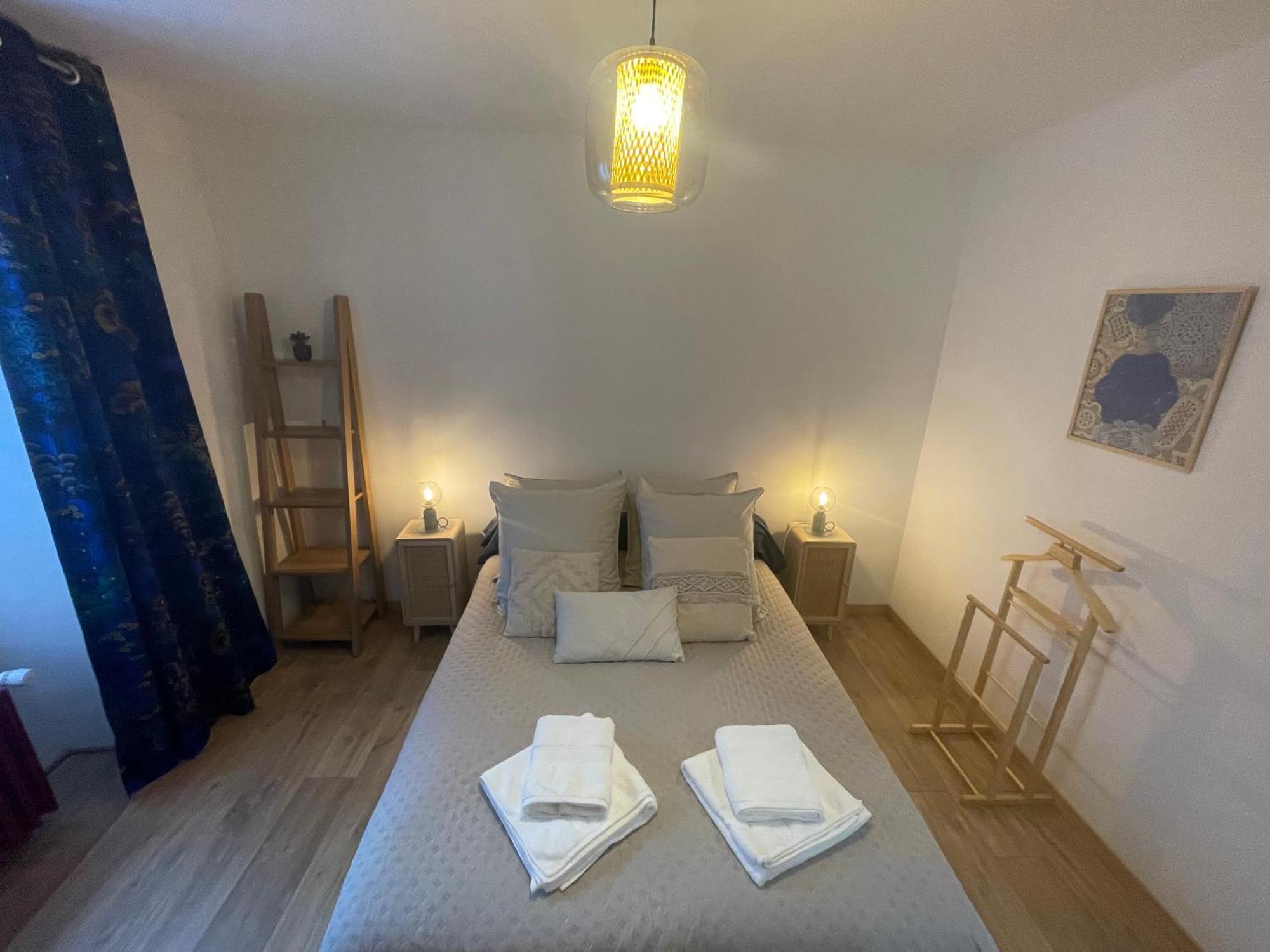Aux Portes Du Mont Anis Le Puy-en-Velay Chambre photo